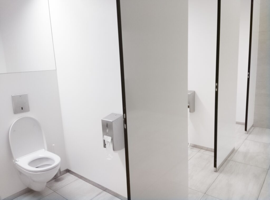 commercial bathroom partitions
